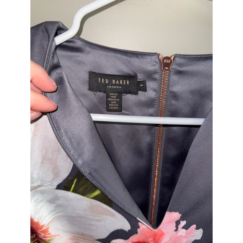 Ted Baker London Bisslee Floral Sheath Dress Gray Rose Gold Zip Size 1 US 4 - Picture 3 of 9